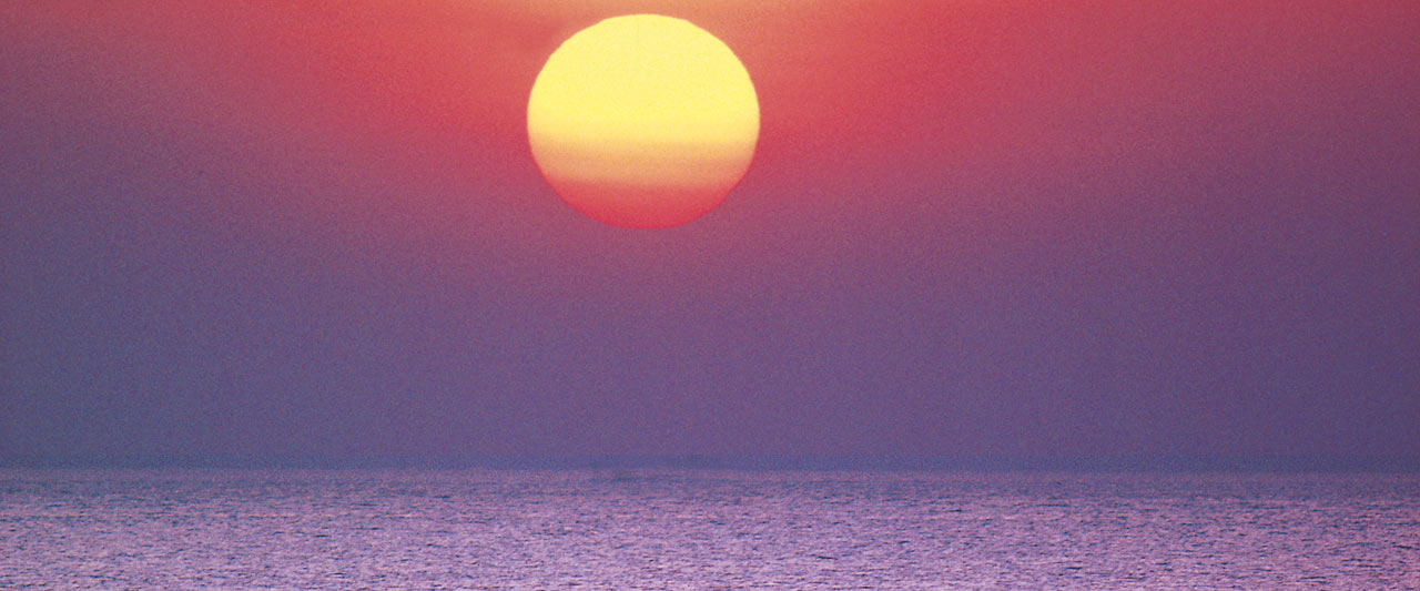 Sonnenuntergang auf See | ©John Foxx Images